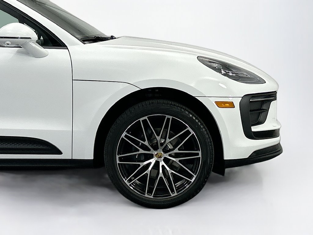 Used 2026 Porsche Macan AWD/4WD image 11