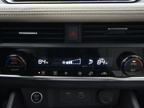 Used 2023 Nissan Rogue SV image 30