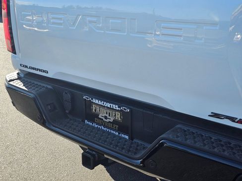 Used 2025 Chevrolet Colorado ZR2 w/ Technology Package AWD/4WD image 14