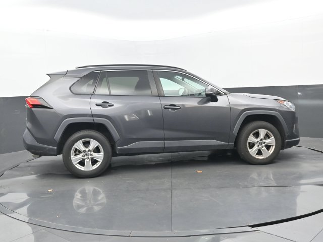 Used 2021 Toyota RAV4 XLE FWD image 2