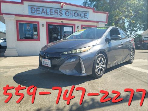 Used 2020 Toyota Prius Prime XLE FWD image 2