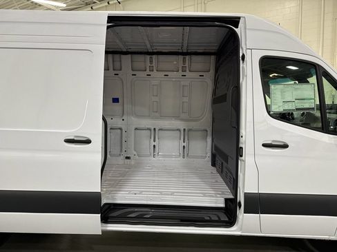 Used 2025 Mercedes-Benz Sprinter 3500 image 15