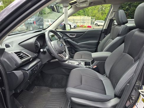 Used 2019 Subaru Forester Premium AWD/4WD image 6