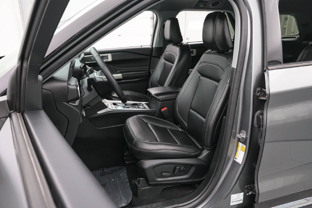 Certified 2023 Ford Explorer XLT w/ Equipment Group 202A AWD/4WD image 11