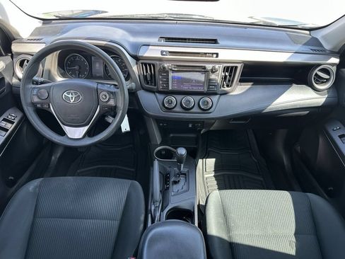 Used 2018 Toyota RAV4 LE FWD image 11