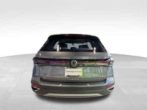 New 2025 Volkswagen Taos SE image 6