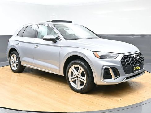 Used 2024 Audi Q5 e Premium w/ Convenience Package AWD/4WD image 3