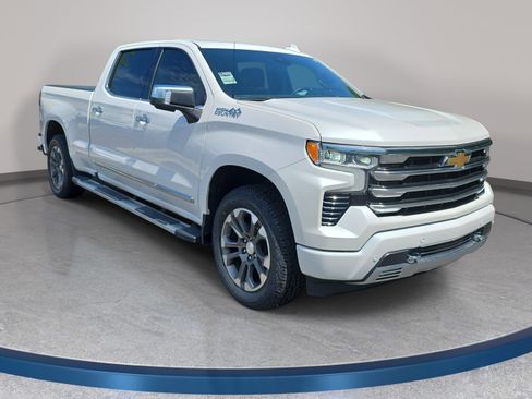 Used 2023 Chevrolet Silverado 1500 High Country w/ Z71 Off-Road Package AWD/4WD image 3