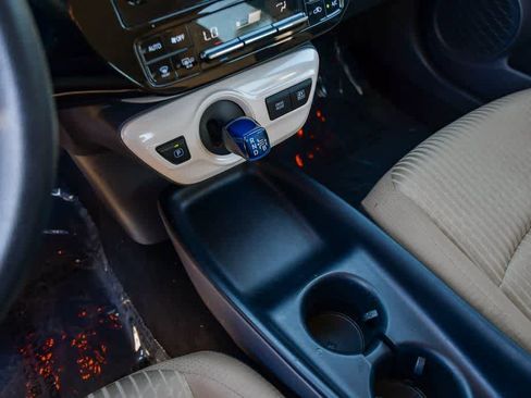 Used 2017 Toyota Prius Four image 21