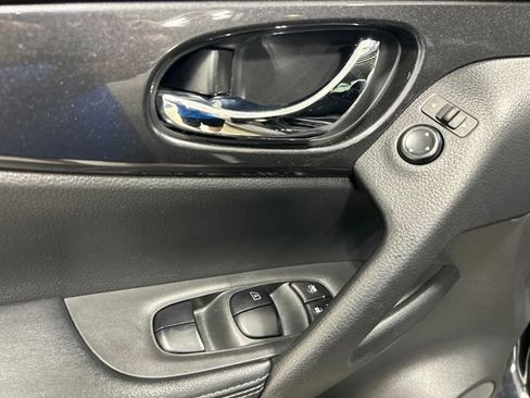 Used 2020 Nissan Rogue SV AWD/4WD image 23
