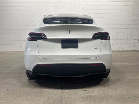 Used 2021 Tesla Model Y Long Range image 8