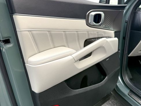 Certified 2025 Kia Sorento SX Prestige image 14