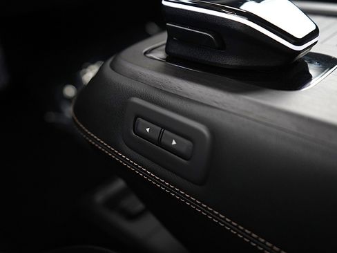 Used 2024 Nissan Ariya ENGAGE+ e-4ORCE image 25