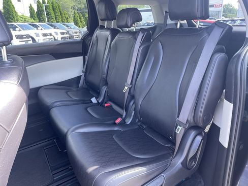 Used 2024 Kia Carnival LX image 21