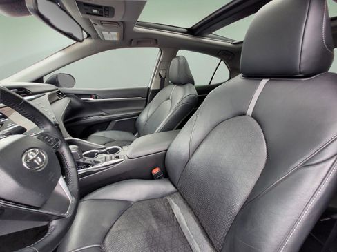 Used 2019 Toyota Camry XSE FWD image 28
