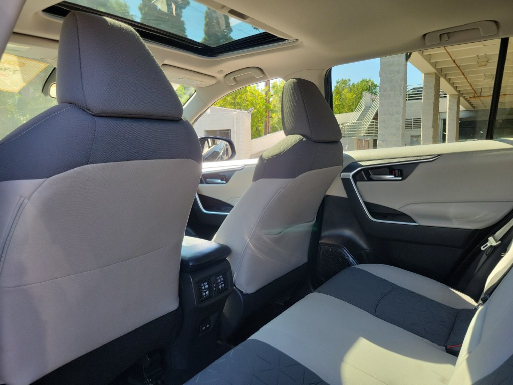 Used 2025 Toyota RAV4 XLE w/ Convenience Package FWD image 17