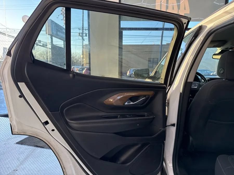 Used 2020 GMC Terrain SLE w/ Driver Convenience Package FWD image 17