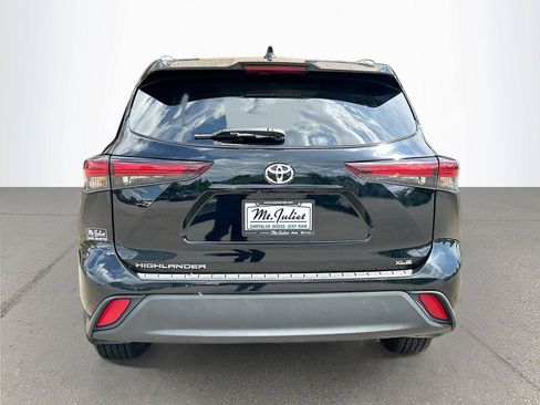 Used 2024 Toyota Highlander XLE FWD image 5