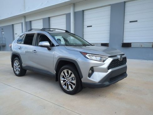 Used 2021 Toyota RAV4 XLE Premium FWD image 3