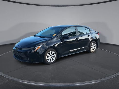 Used 2026 Toyota Corolla LE FWD image 4
