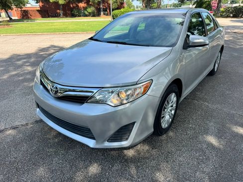Used 2012 Toyota Camry LE FWD image 3