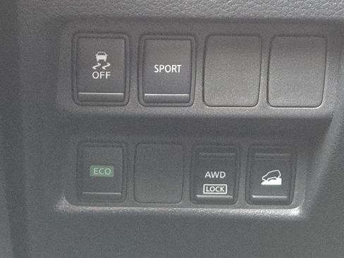 Used 2016 Nissan Rogue SV image 8