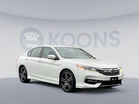 Used 2017 Honda Accord Sport image 8