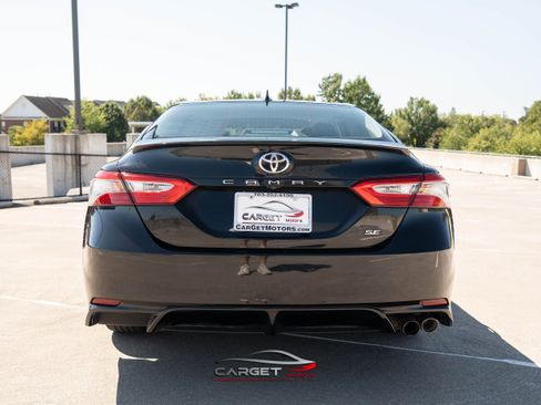Used 2019 Toyota Camry SE w/ Convenience Package image 6