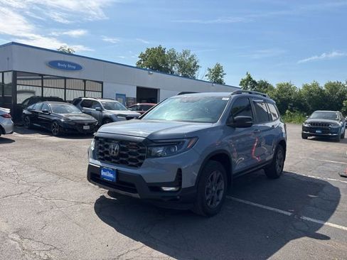 Used 2024 Honda Passport TrailSport image 4