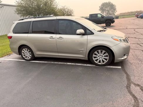 Used 2015 Toyota Sienna Limited Premium w/ Advanced Technology Package FWD image 6