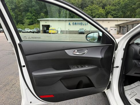 Used 2022 Kia Forte LXS FWD image 10