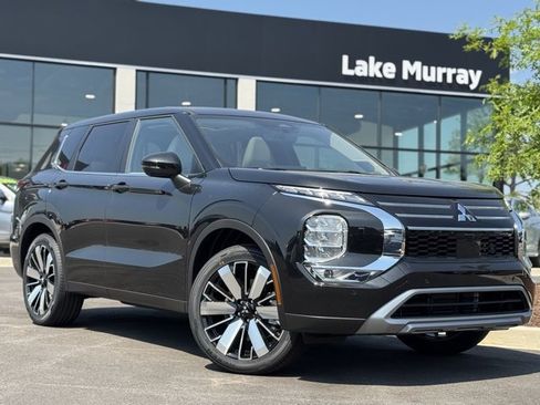 New 2025 Mitsubishi Outlander SE image 1