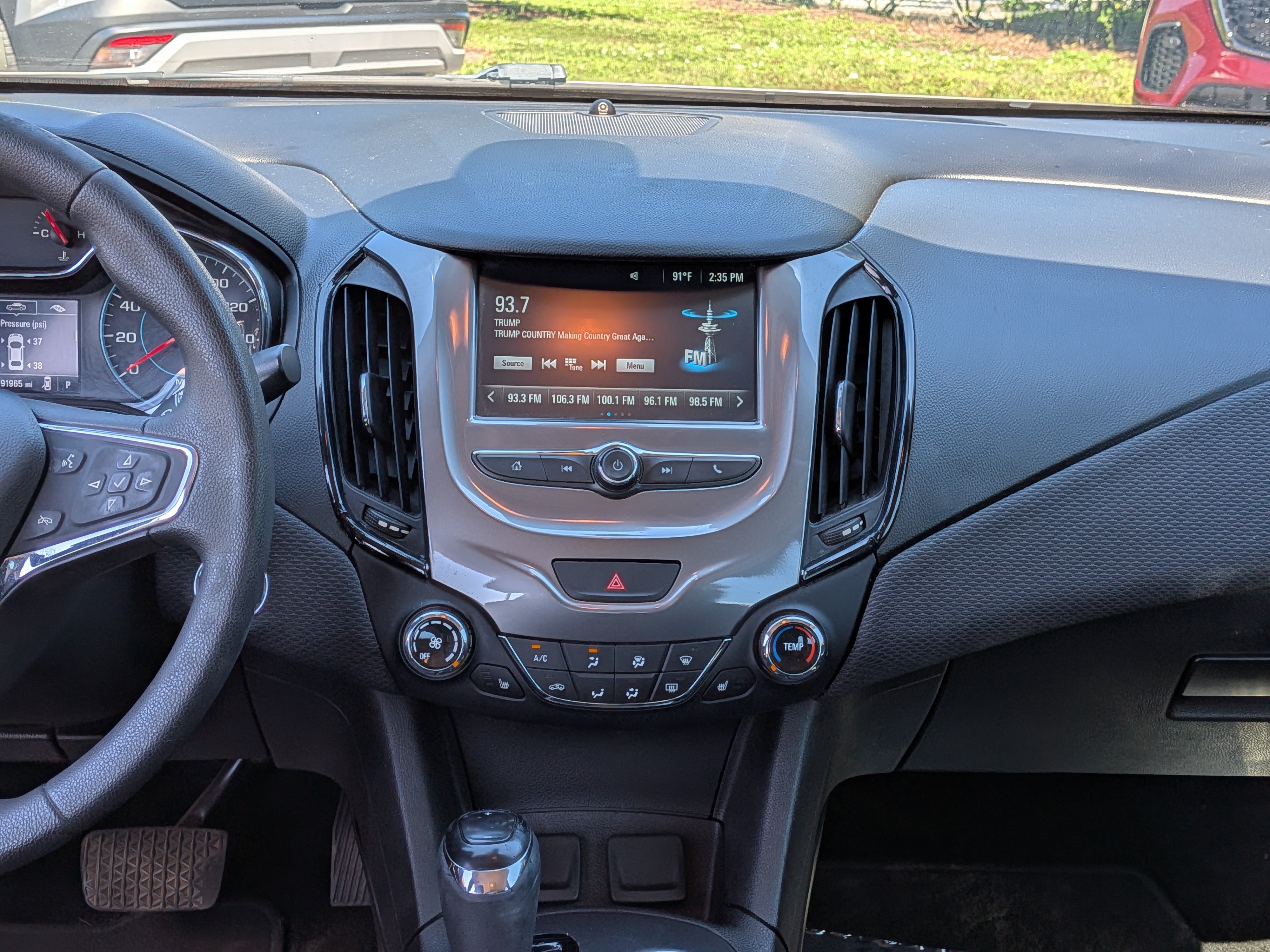 Used 2018 Chevrolet Cruze LT w/ Convenience Package FWD image 19
