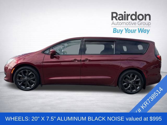 Used 2019 Chrysler Pacifica Touring Plus w/ Advanced Safetytec Group FWD image 4