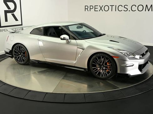 Used 2024 Nissan GT-R Premium w/ Floor Mat Package AWD/4WD image 6