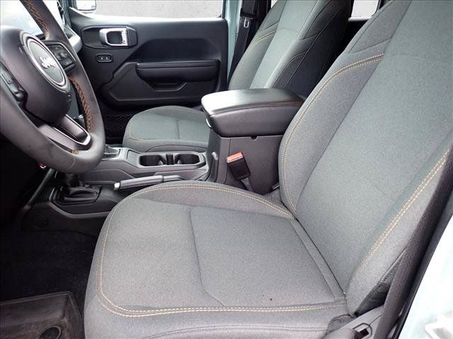 Used 2024 Jeep Wrangler Unlimited AWD/4WD image 9
