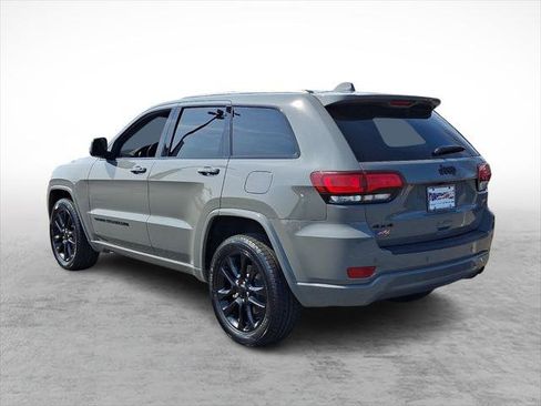Certified 2022 Jeep Grand Cherokee Laredo X image 3