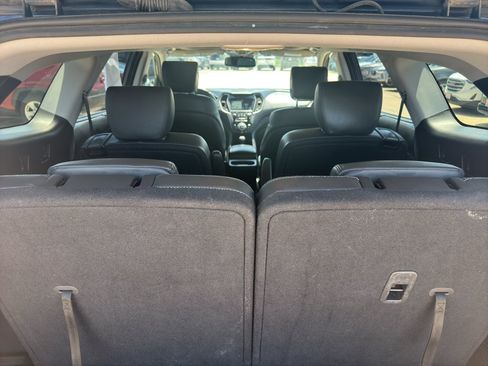 Used 2017 Hyundai Santa Fe Limited FWD image 8