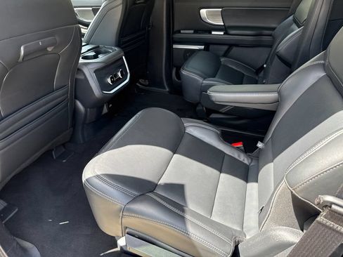 Used 2025 Ford Expedition Platinum AWD/4WD image 18