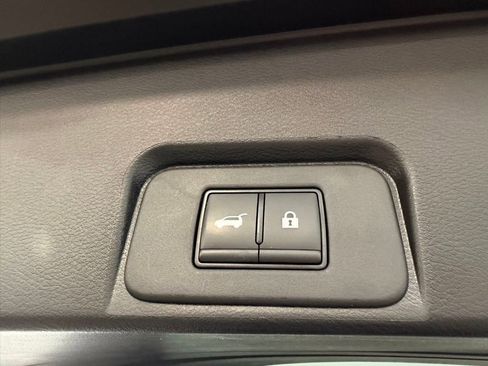 Used 2025 Nissan Rogue SV image 27