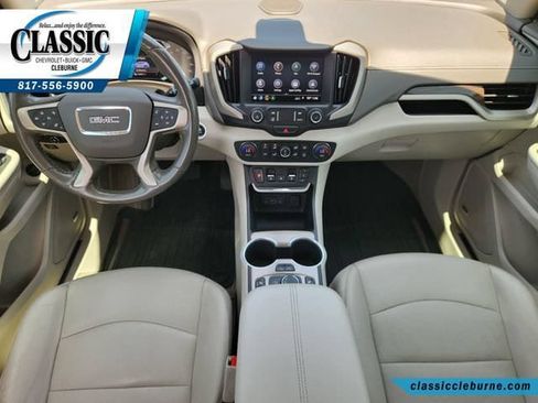 Used 2020 GMC Terrain Denali w/ Denali Premium Package FWD image 2