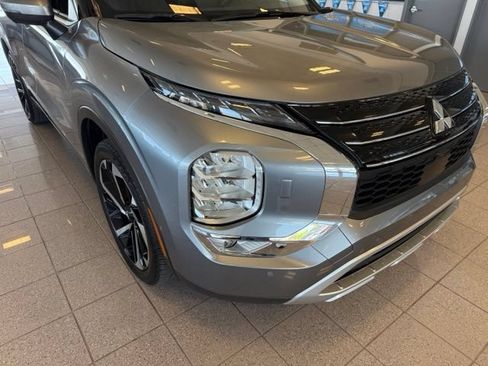Used 2024 Mitsubishi Outlander SE AWD/4WD image 8