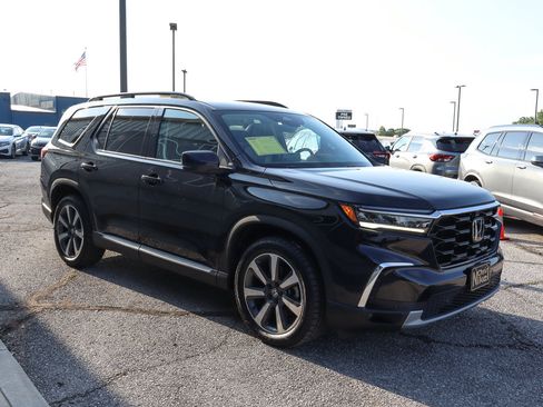 Used 2023 Honda Pilot Elite image 3