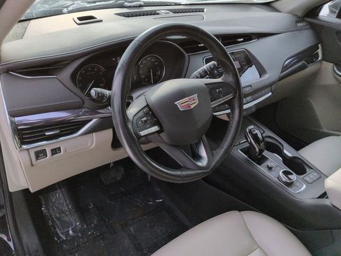 Certified 2023 Cadillac XT4 Luxury w/ Cold Weather Package image 2