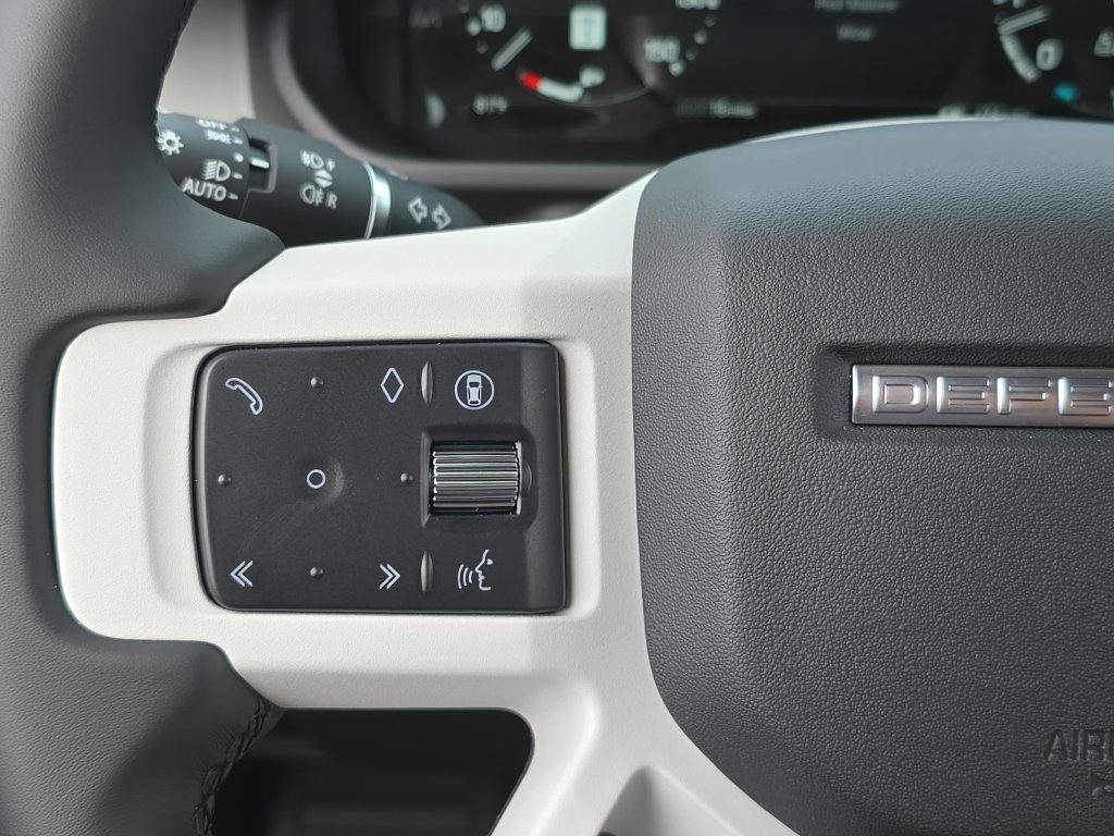 New 2026 Land Rover Defender 110 X-Dynamic SE AWD/4WD image 17