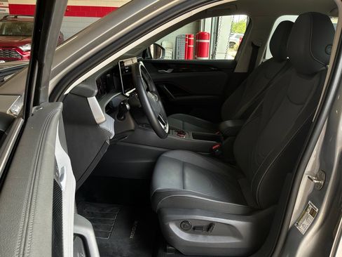 Used 2026 Volkswagen Tiguan SE FWD image 10