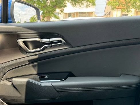 Certified 2025 Kia Sportage EX image 36