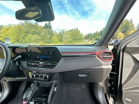 Used 2025 Chevrolet TrailBlazer RS w/ Convenience Package image 28