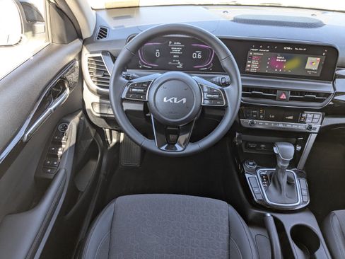 Used 2025 Kia Seltos S image 18