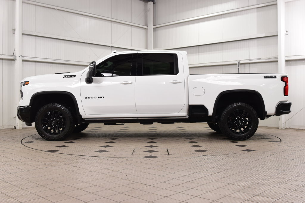 Used 2025 Chevrolet Silverado 2500 LTZ w/ LTZ Plus Package AWD/4WD image 4
